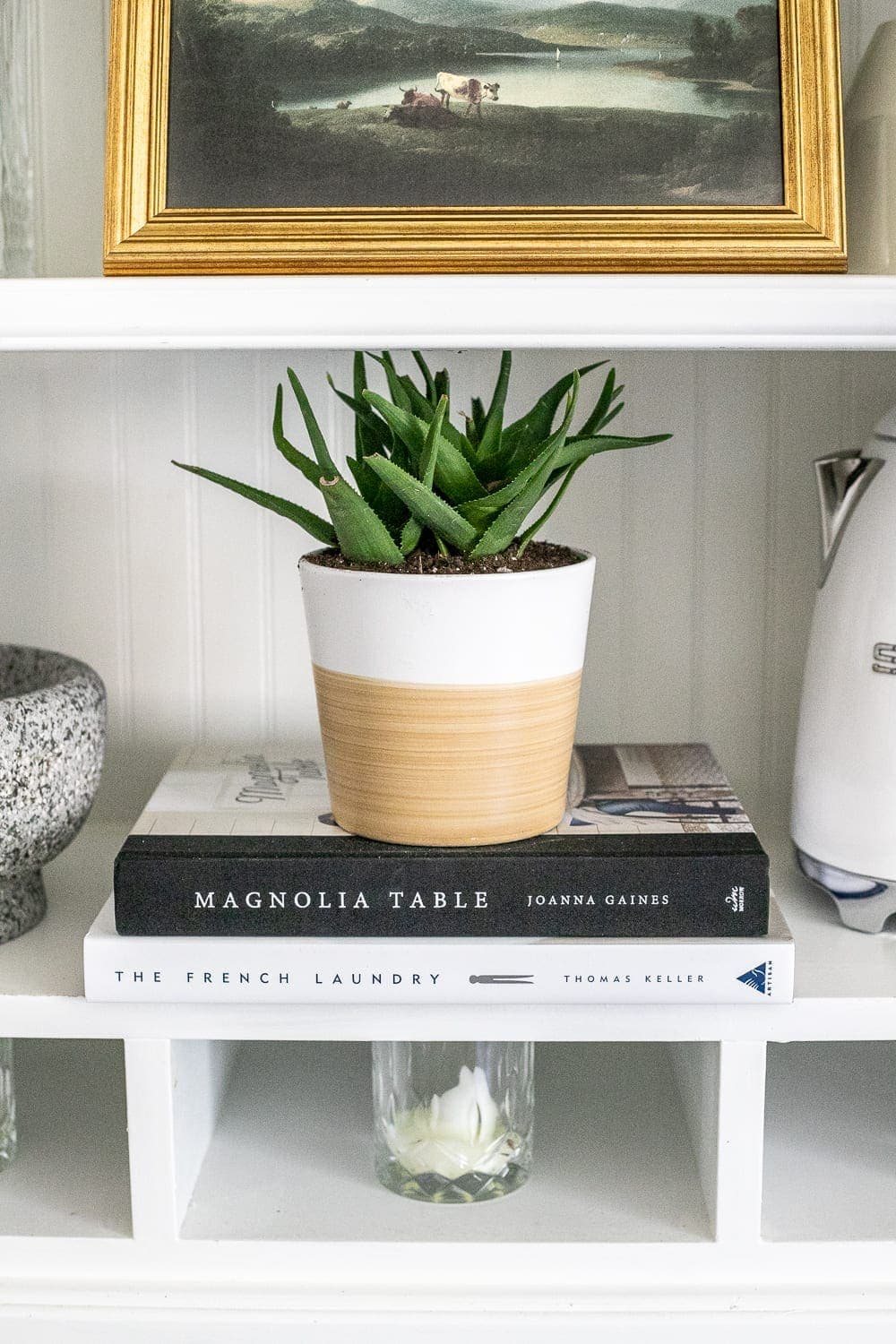 How to Decorate Shelves | 8 tips for decorating shelves to make them look perfectly styled and balanced every single time to make a statement in any room.