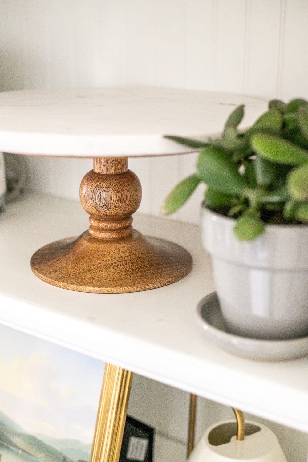 How to Decorate Shelves | 8 tips for decorating shelves to make them look perfectly styled and balanced every single time to make a statement in any room.