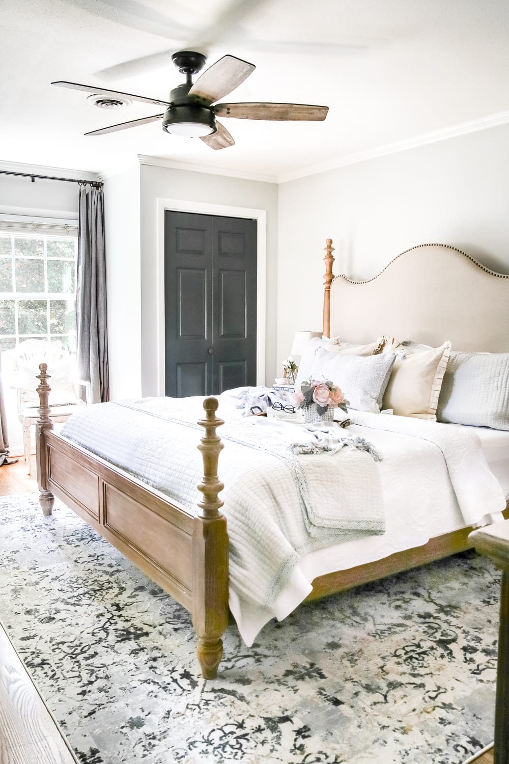 Simply Summer Bedroom Tour | unigumushane.com - A drab bedroom gets a sophisticated makeover using clearance items and thrift finds for a masculine / feminine balance styled for summer.