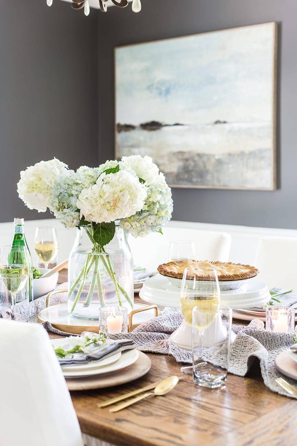 A tour of a 1960 colonial house decorated for summer with the 2018 Summer Tour of Homes using classic, timeless style and neutral decor. #summertour #hometour #summerhometour #summerdecor #tablescape #summertablescape #mothersdaytable
