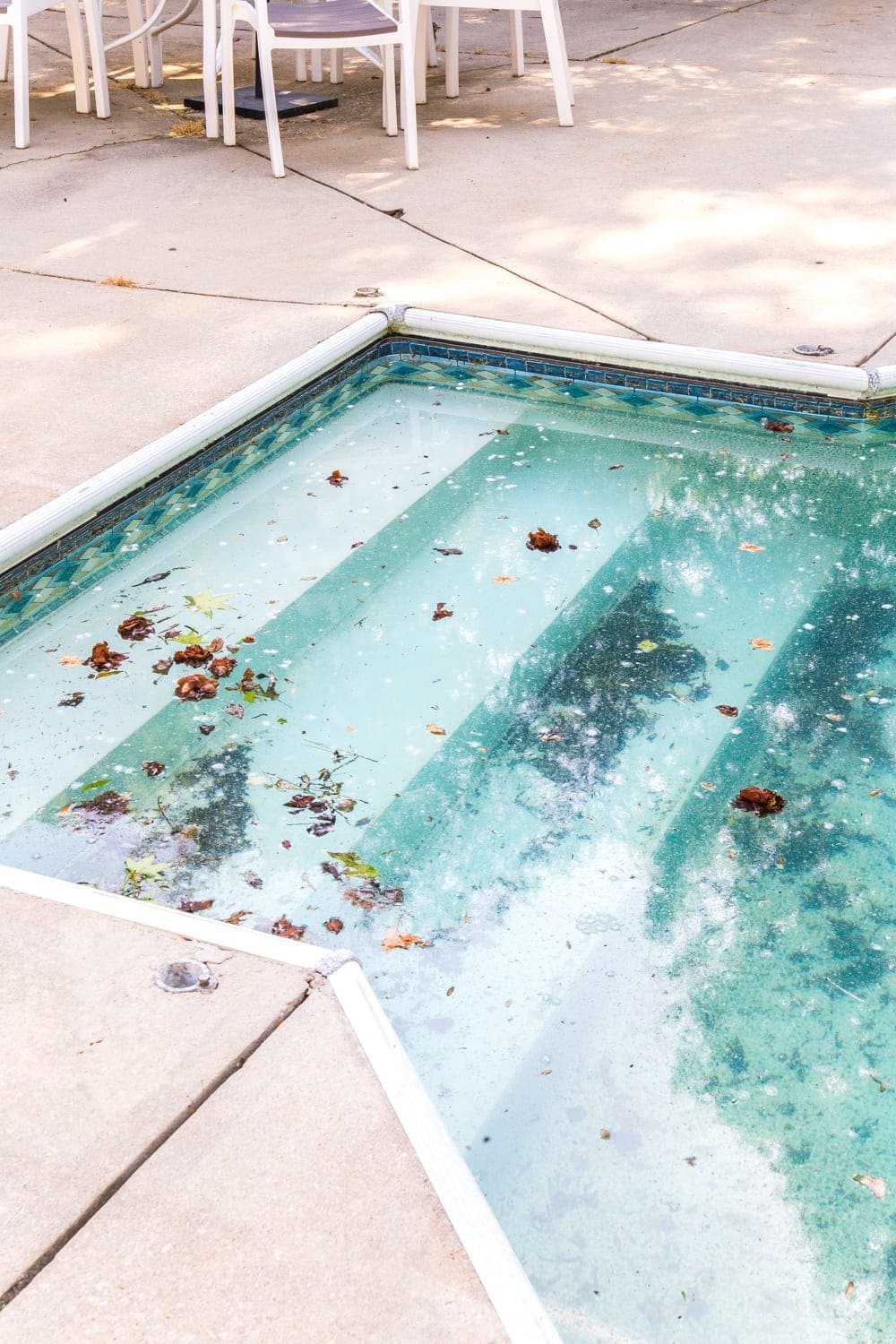 Backyard Before Tour and Pool Makeover Plans | unigumushane.com - Outdated vinyl liner pool makeover