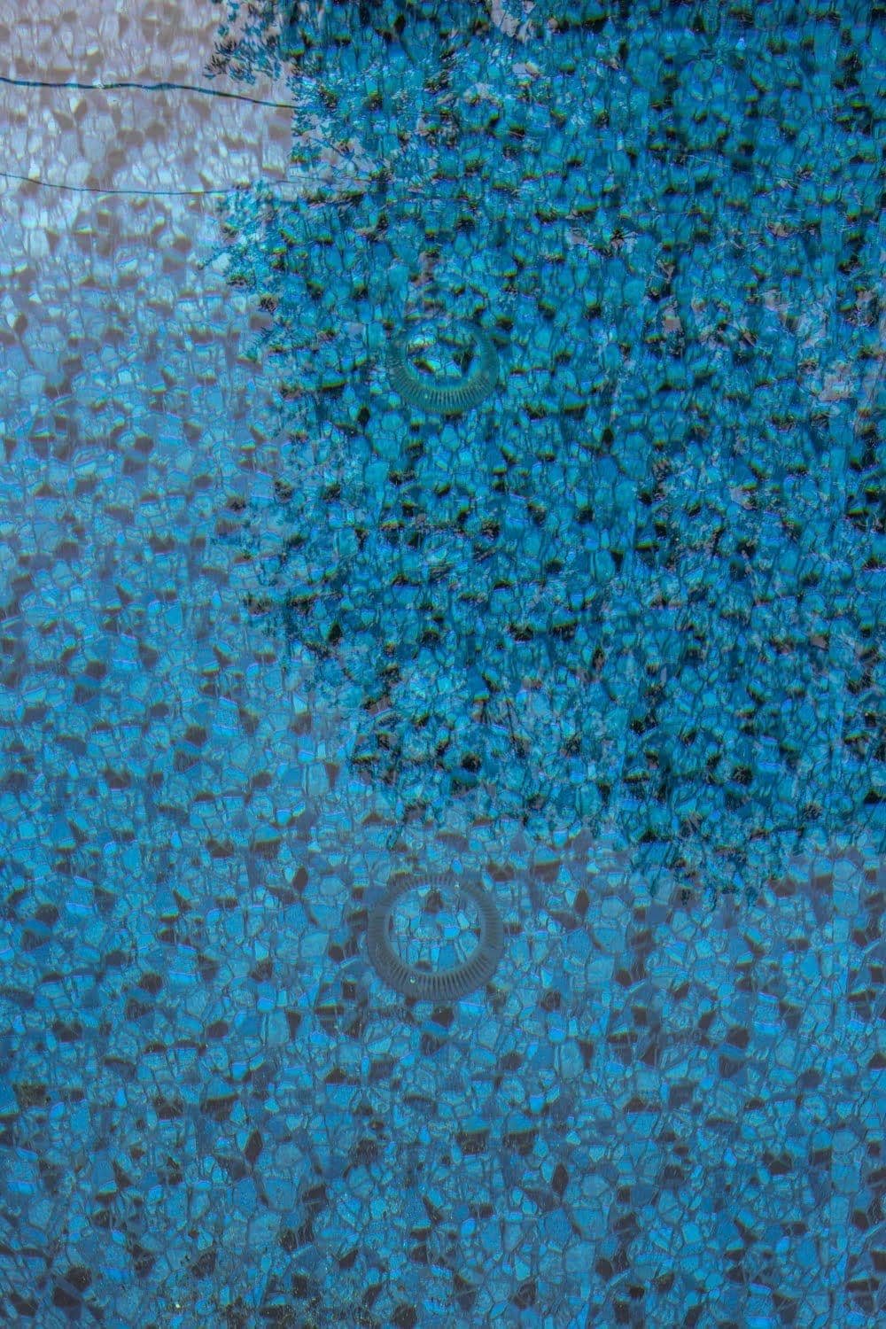 Swimming Pool Liner Makeover Reveal | ColorMagic drain covers to blend with Obsidian pool liner from GLI Pool Products TrueStone Collection