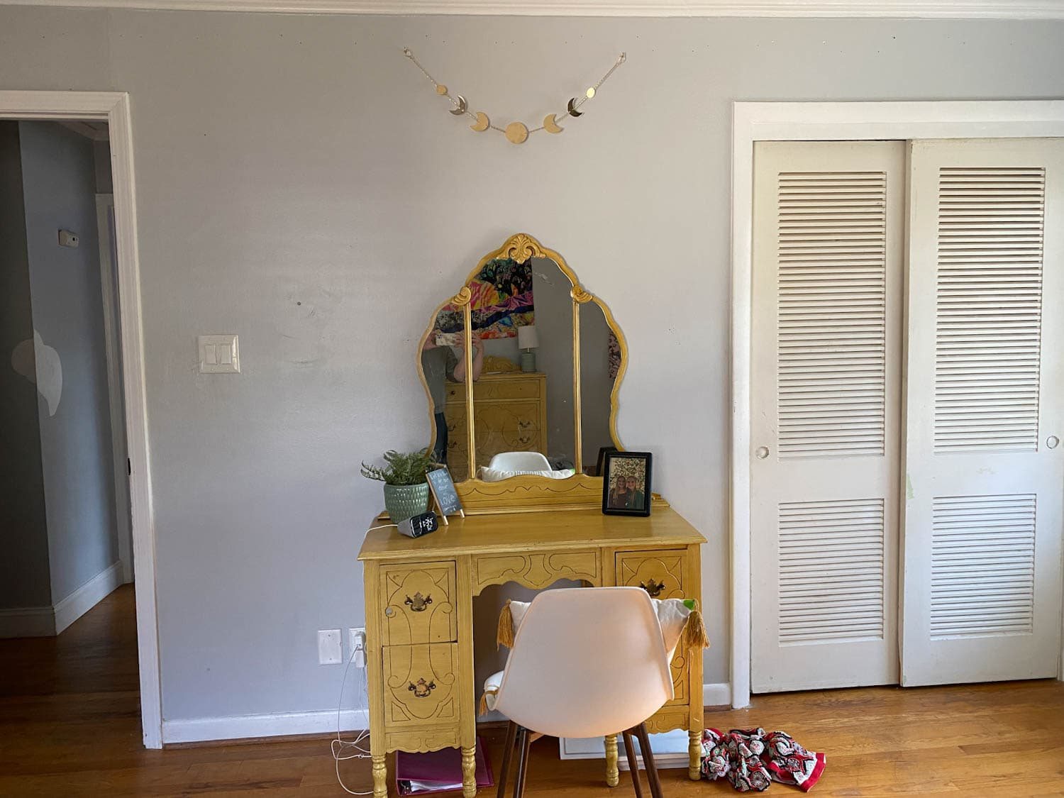 vanity desk before in shared teenage bedroom