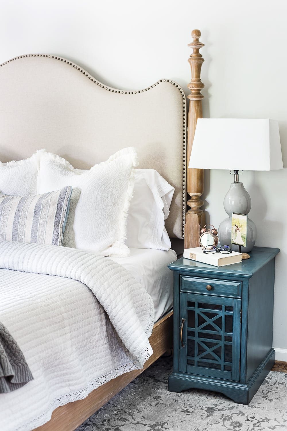 The Best Bedroom Light Bulb to Promote Sleep | Our non-biased 5 month test drive of sleep promoting light bulbs and how they help settle children, babies, and adults for bedtime. #babysleep #insomnia #lightbulb #lighting #ambience #bedroomlight #kidsbedtime #sleepsolutions