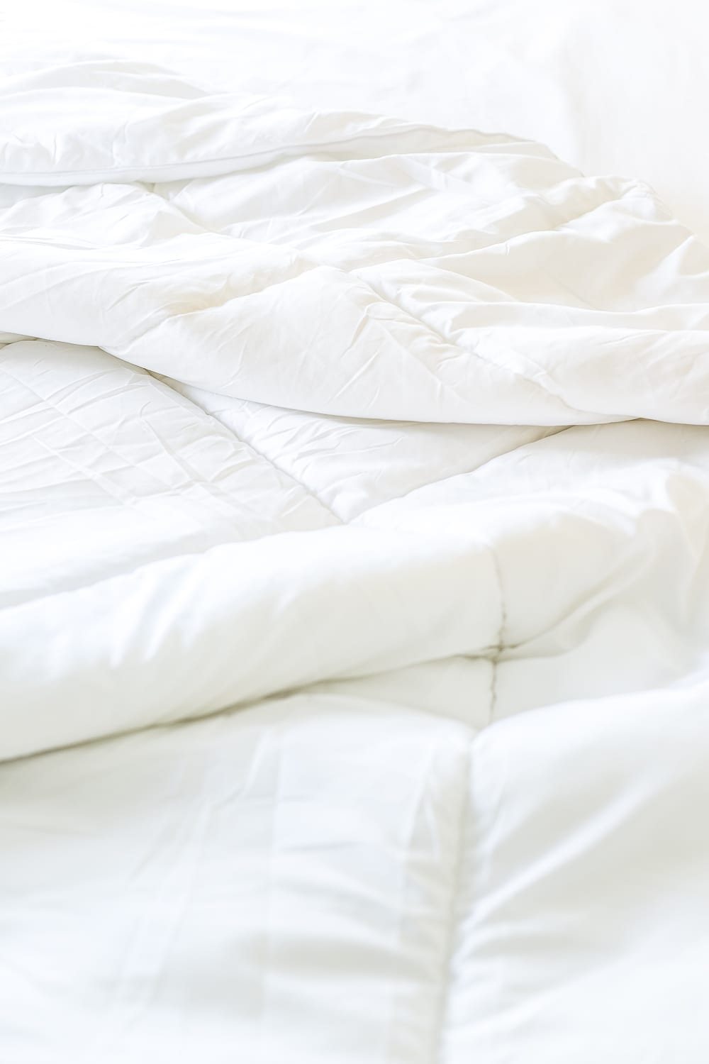 The best resources for luxury feeling bedding for a tight budget under $40. #bedding #luxurybedding #budgetbedding #bedroomdecor
