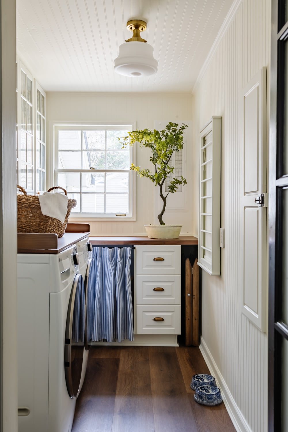 small laundry room organization