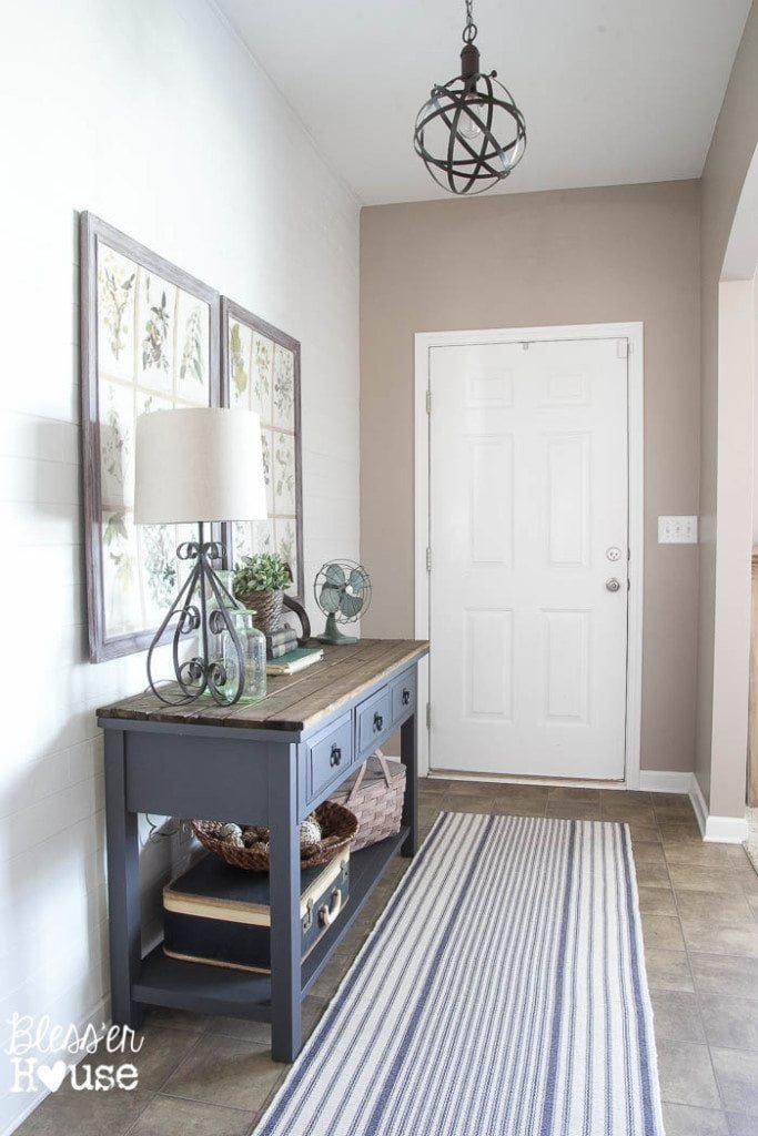 foyer before board and batten