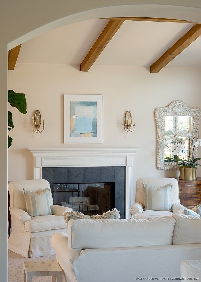 Benjamin Moore Warm Blush - blush pink paint in a living room