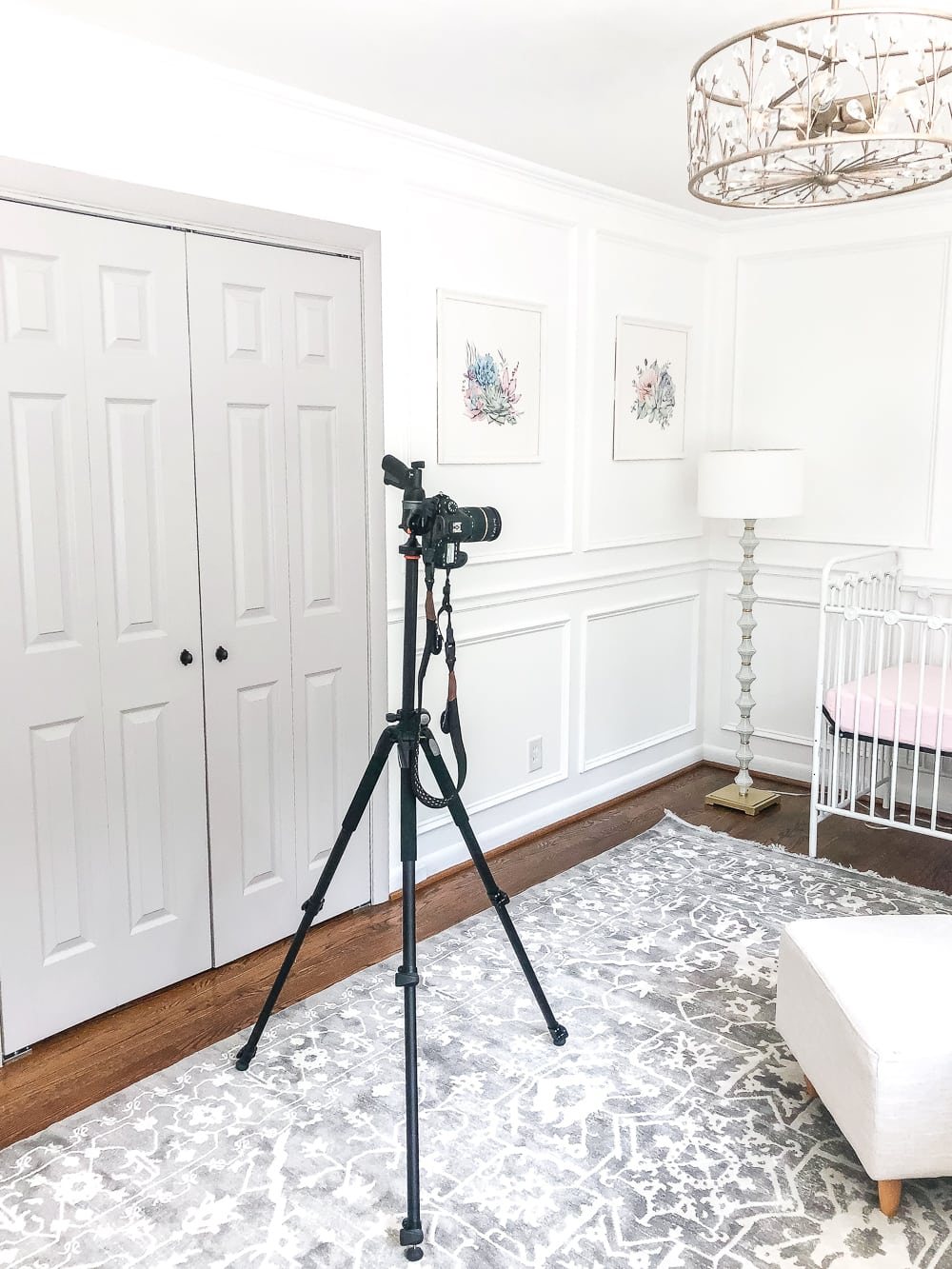 camera photographing a room - how to become a blogger
