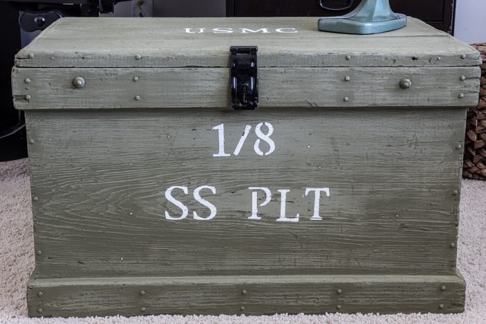 Vintage Military Foot Locker Makeover | unigumushane.com