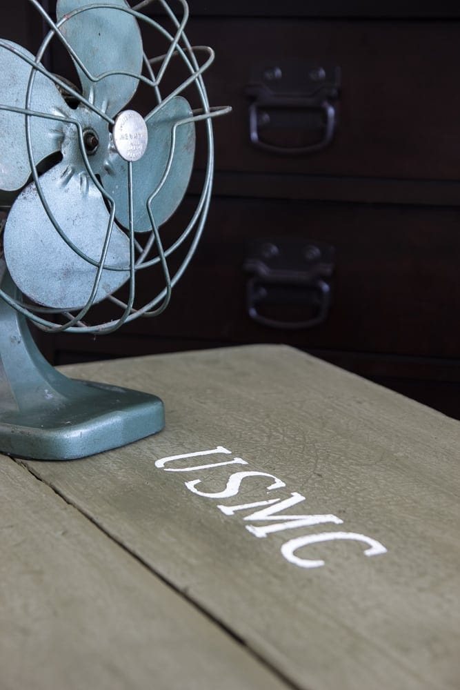 Vintage Military Foot Locker Makeover | unigumushane.com