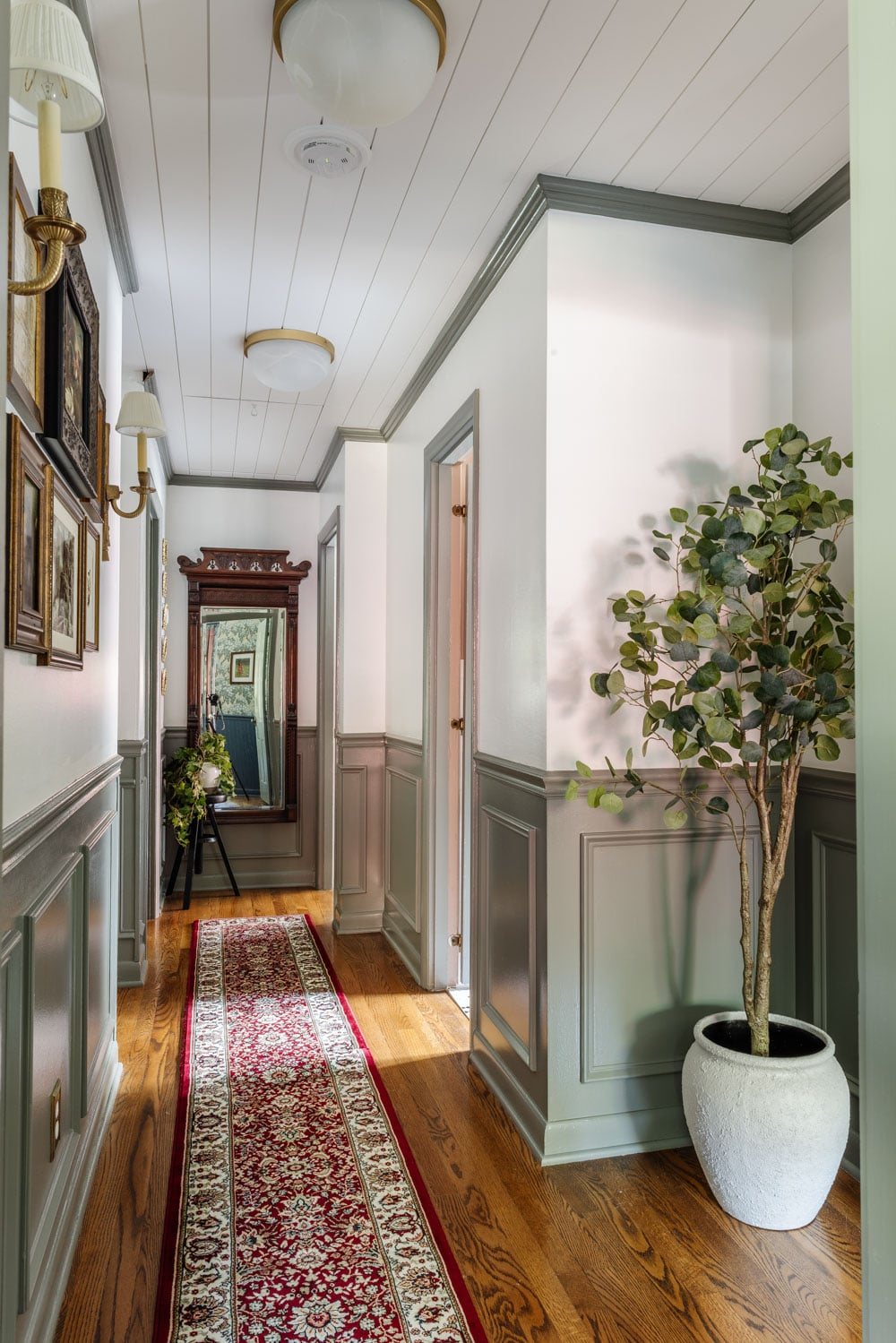 narrow hallway decorating ideas