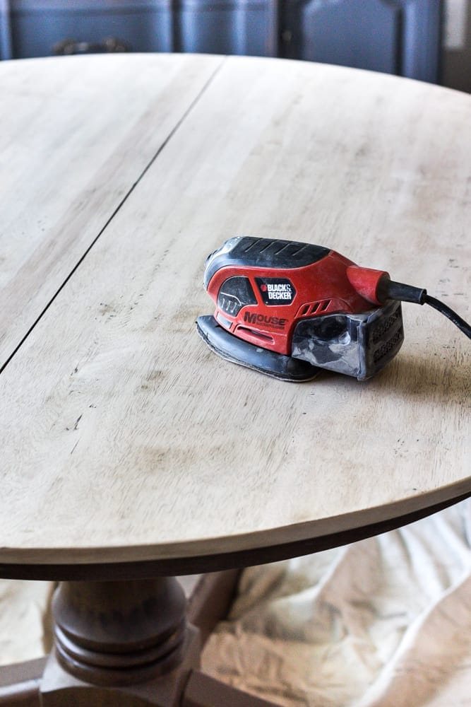 Weathered Oak Dining Table Makeover | unigumushane.com - A thrifted banged up dining table gets a simple weathered oak finish for a high-end designer look. This tutorial is so easy!