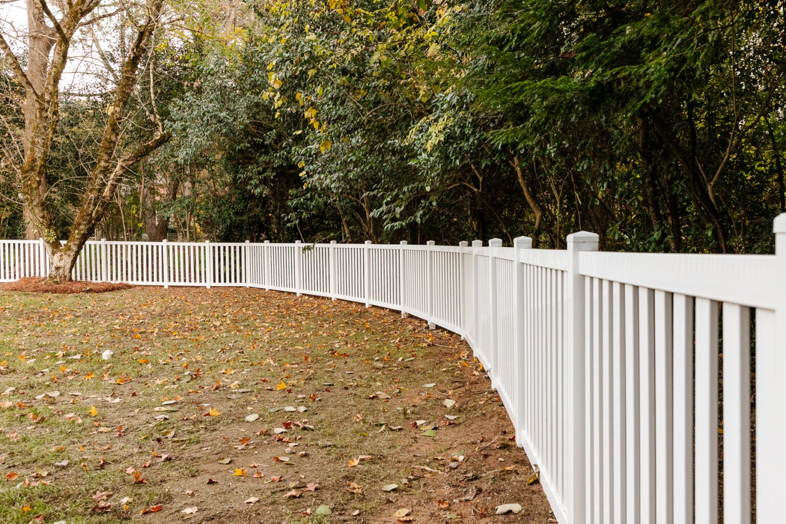 vinyl fence installation using Ply Gem