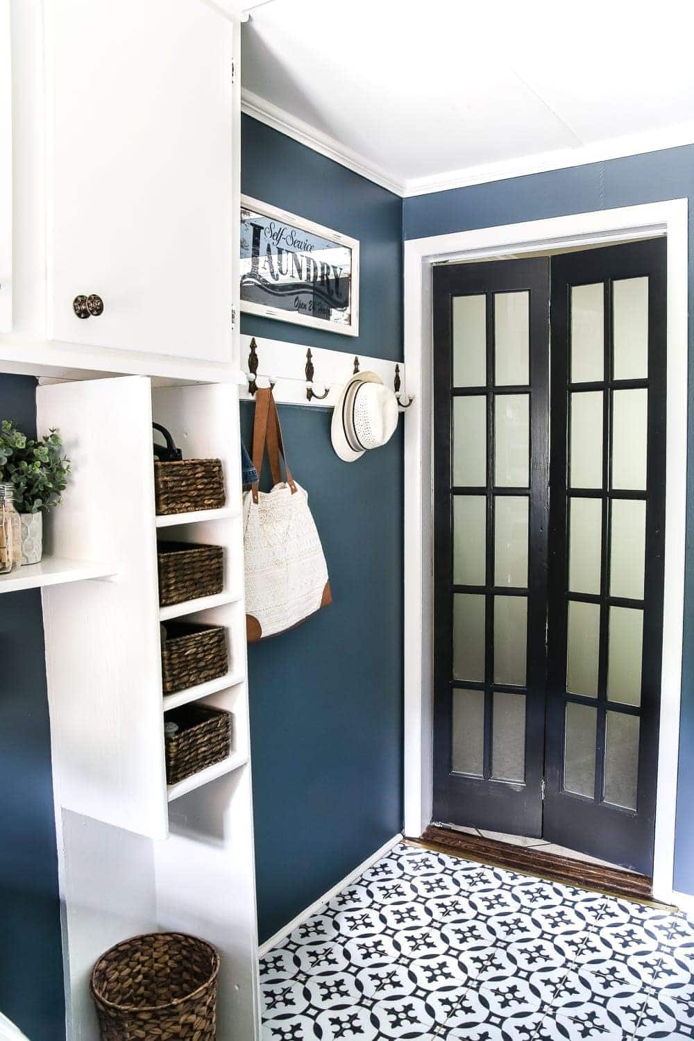 High Contrast Laundry Room Makeover | unigumushane.com - A dingy and dated laundry room gets a high contrast navy and white makeover packed with organizational strategies and budget-conscious DIY projects.