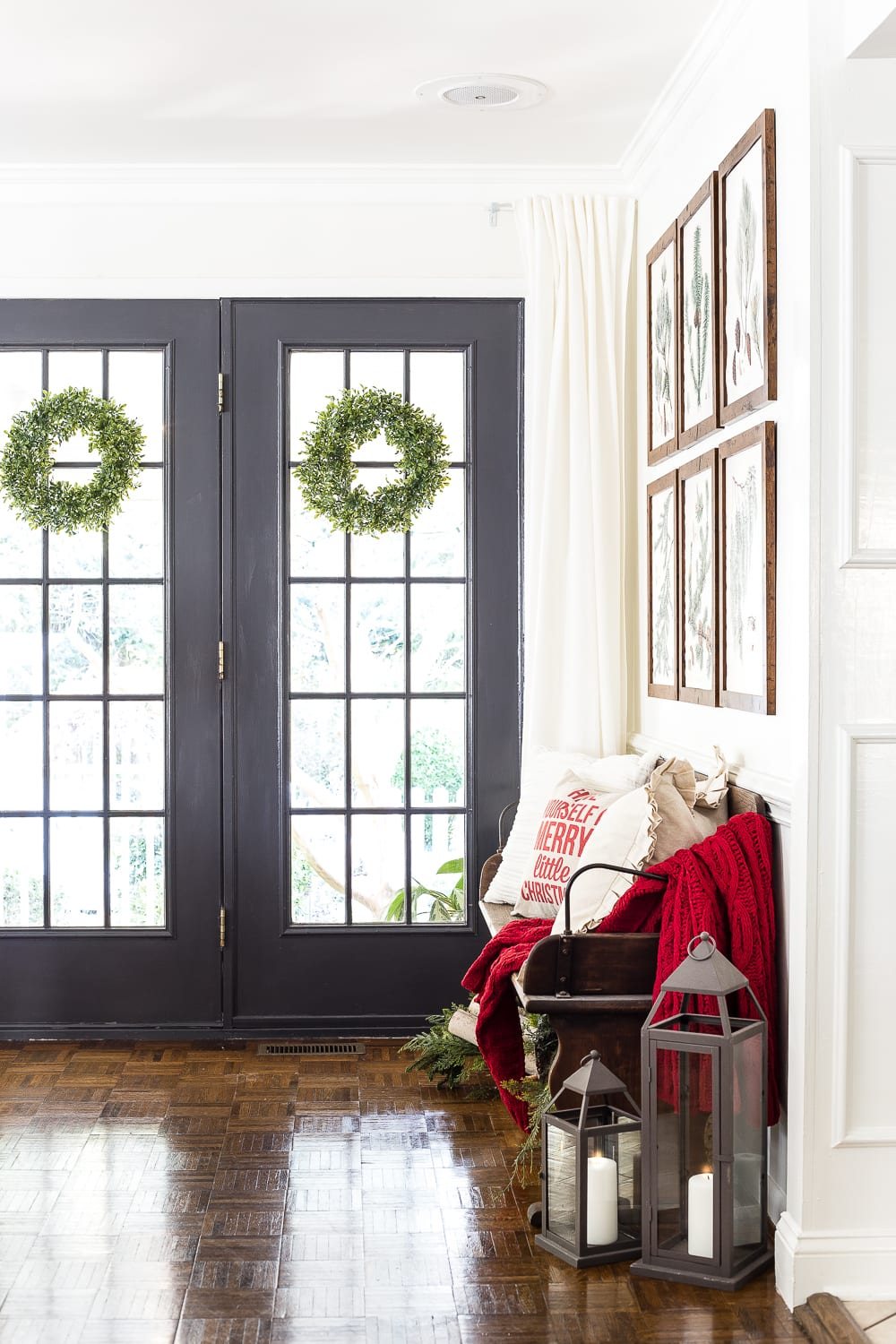 Winter Botanical Gallery Wall Printables | unigumushane.com - A Christmas entryway bench and a free downloadable set of winter evergreen botanical prints for a printable gallery wall #christmasprintable #christmasentryway #botanicalprints #gallerywall