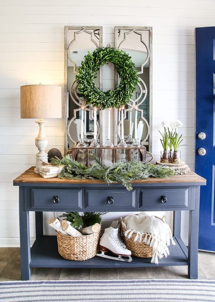 6 After-Christmas Winter Foyer Decorating Ideas | unigumushane.com - 6 tips for decorating a winter foyer or entryway after Christmas to create warm lighting and natural elements for a cozy, inviting space