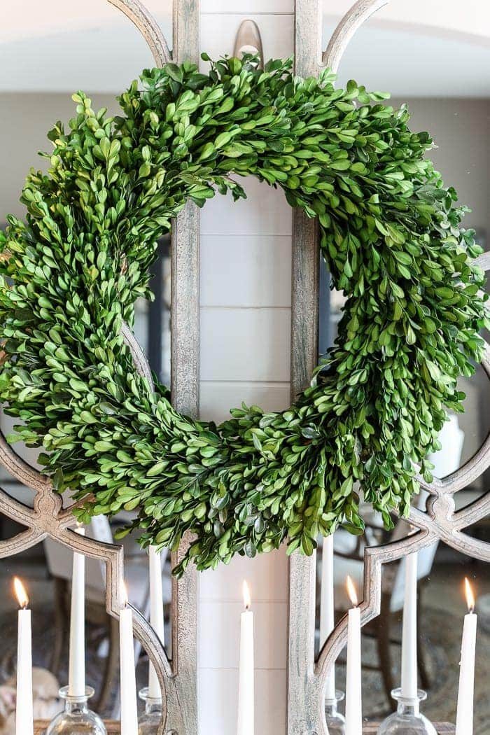 6 After-Christmas Winter Foyer Decorating Ideas | unigumushane.com - 6 tips for decorating a winter foyer or entryway after Christmas to create warm lighting and natural elements for a cozy, inviting space