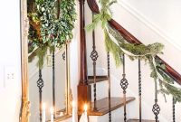 Classic Christmas Foyer Decorating Ideas