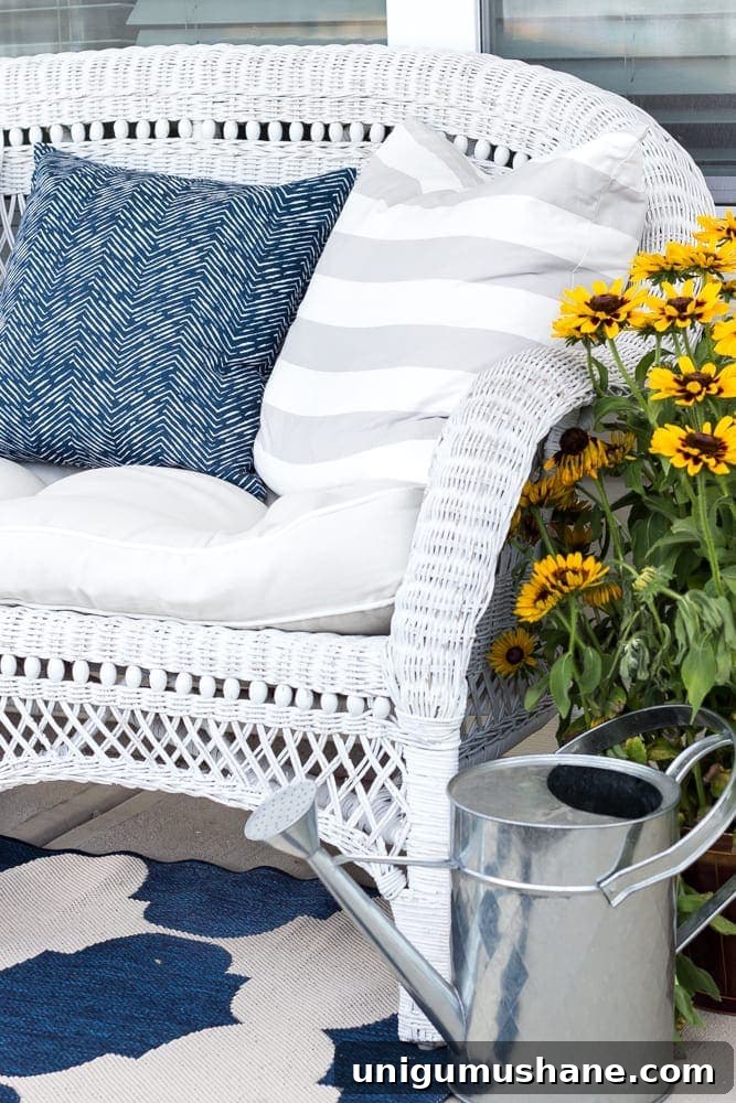 Summer Home Tour 2016: Coastal Decor and Styling Ideas 4 Summer Home Tour 2016 with Country Living Magazine | blesserhouse.com
