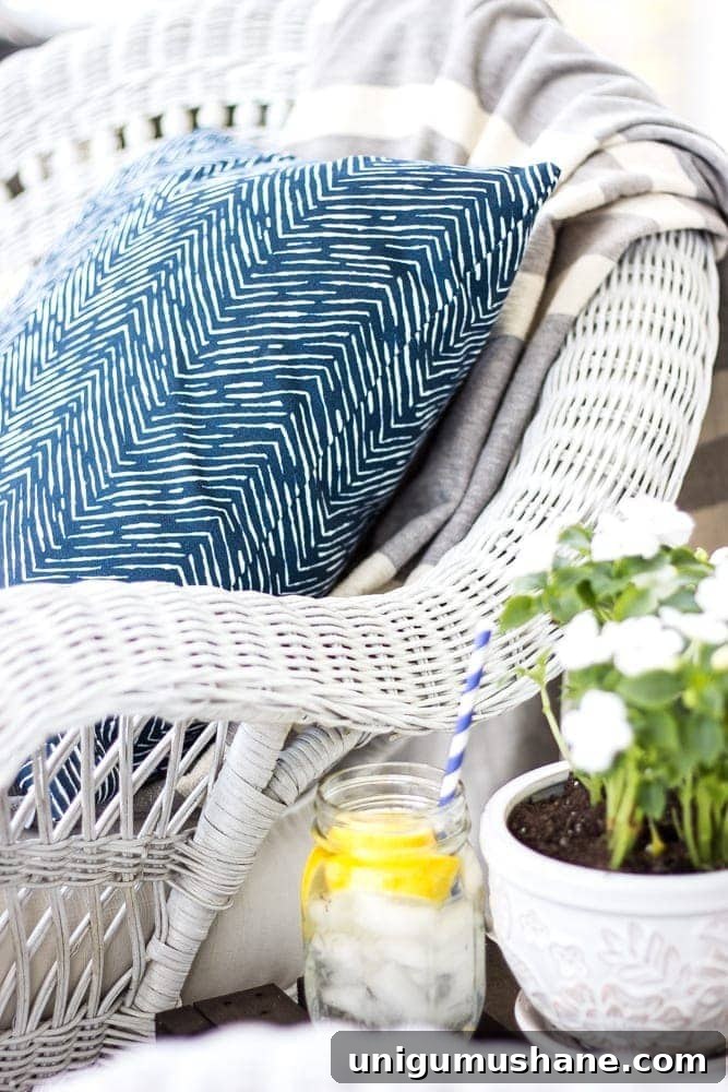 Summer Home Tour 2016: Coastal Decor and Styling Ideas 5 Summer Home Tour 2016 with Country Living Magazine | blesserhouse.com