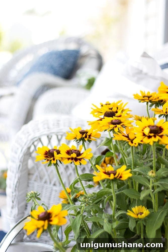 Summer Home Tour 2016: Coastal Decor and Styling Ideas 6 Summer Home Tour 2016 with Country Living Magazine | blesserhouse.com