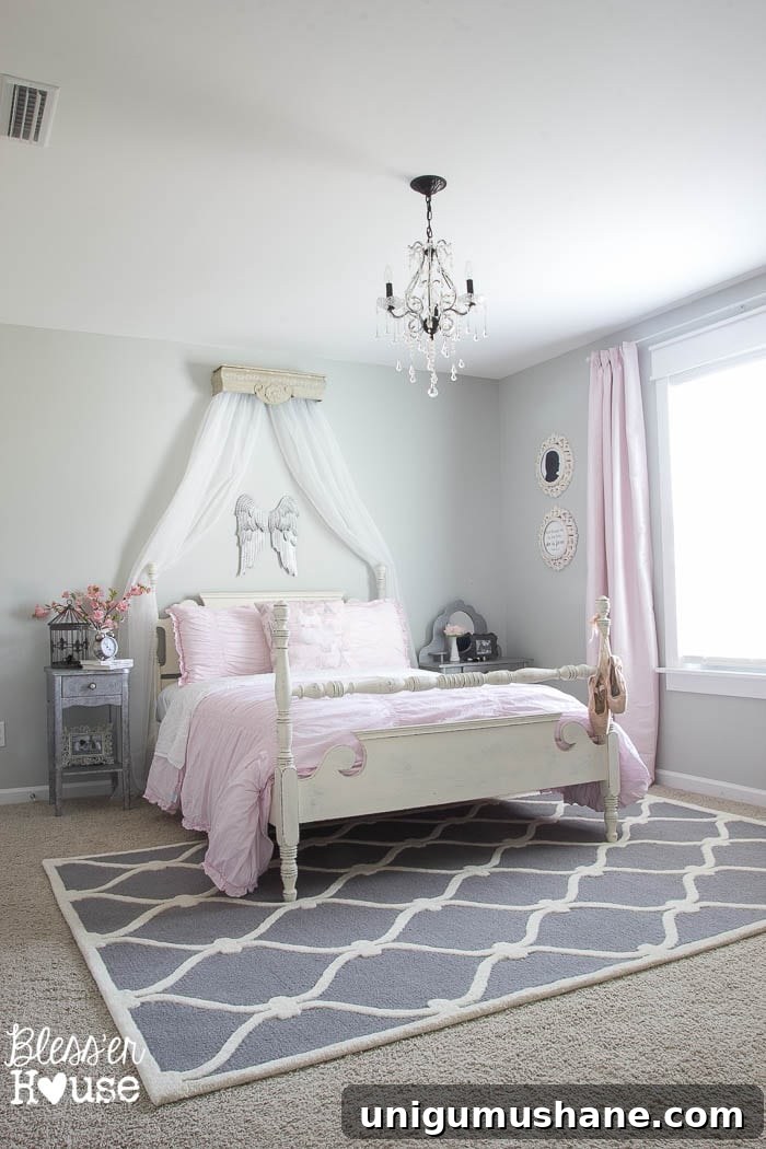 Turn Old Picture Frames into Stylish Mirrors 6 Repurposed Mirror Picture Frames | blesserhouse.com - How to repurpose mirrors into picture frames along with an honest first-timer's review of Joanna Gaines' Magnolia Home Paint.