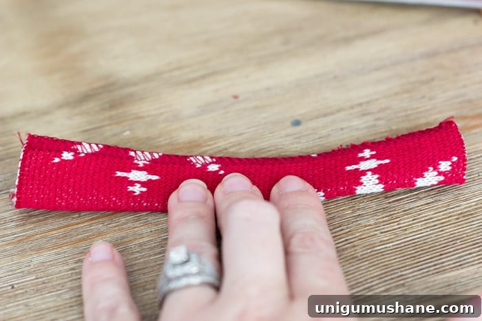 How to Make Nordic Sweater Mini Christmas Trees 6 DIY Nordic Sweater Mini Christmas Trees | blesserhouse.com - How to make Nordic sweater mini Christmas trees using just florist foam, ribbon, and hot glue for cute decor accents on tabletops and mantels.