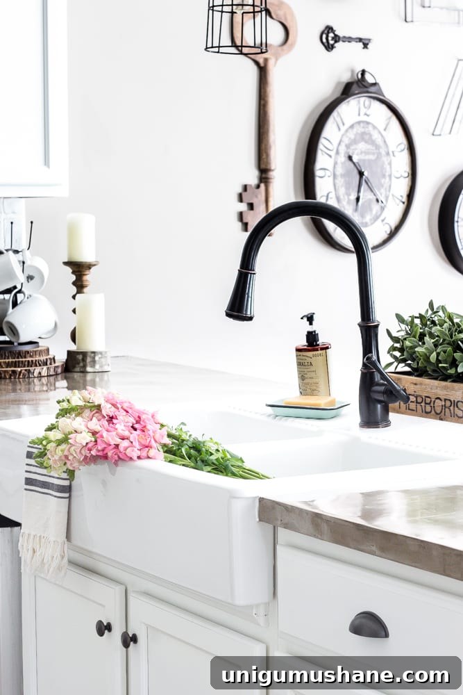 18 Ways to Add Farmhouse Charm to a Builder-Grade Home 7 Farmhouse sink