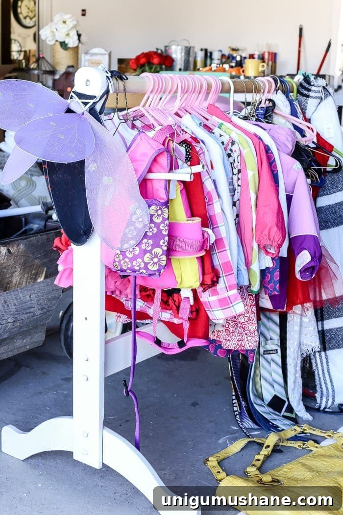 10 Garage Sale Tips to Attract More Buyers 4 10 Tips to Host a Successful Garage Sale | blesserhouse.com - 10 tips to prepare for hosting a successful, money-making garage sale: how to advertise, how to price, and how to invite customers and make a profit.