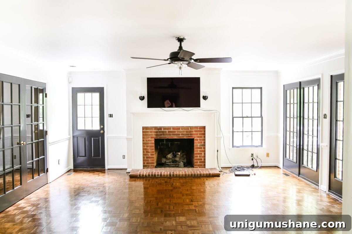 High-Contrast Paint Ideas to Transform Your Living Room 5 Living Room Makeover - High Contrast Paint | blesserhouse.com - A beige, dated living room gets a classic and chic high contrast makeover using just Benjamin Moore paint for a simple, inexpensive way to create drama.