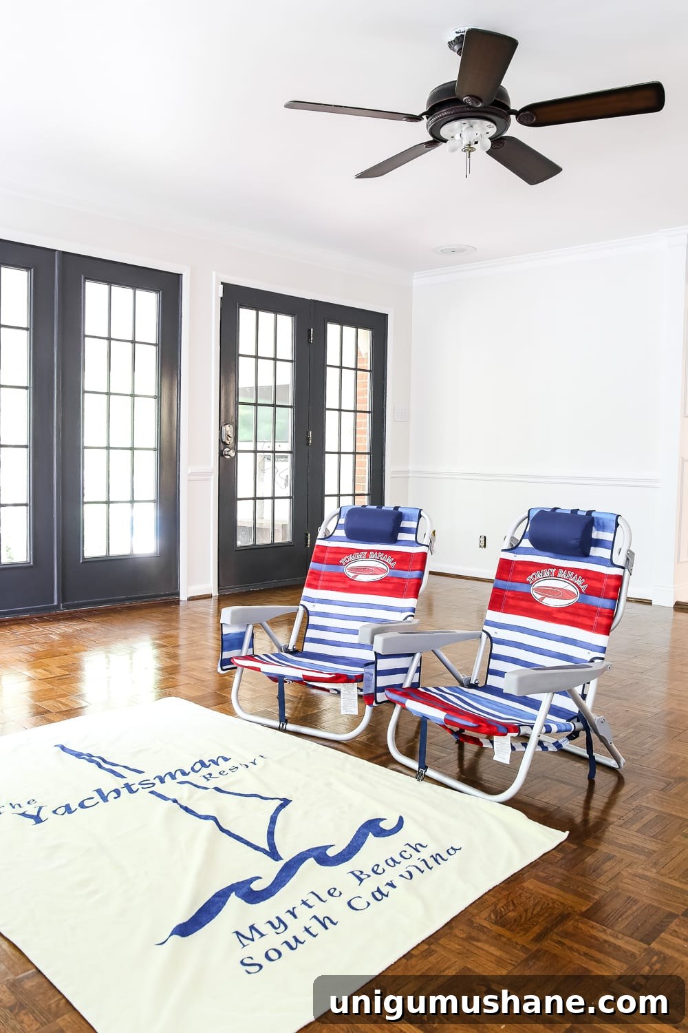 High-Contrast Paint Ideas to Transform Your Living Room 10 Living Room Makeover - High Contrast Paint | blesserhouse.com - A beige, dated living room gets a classic and chic high contrast makeover using just Benjamin Moore paint for a simple, inexpensive way to create drama.