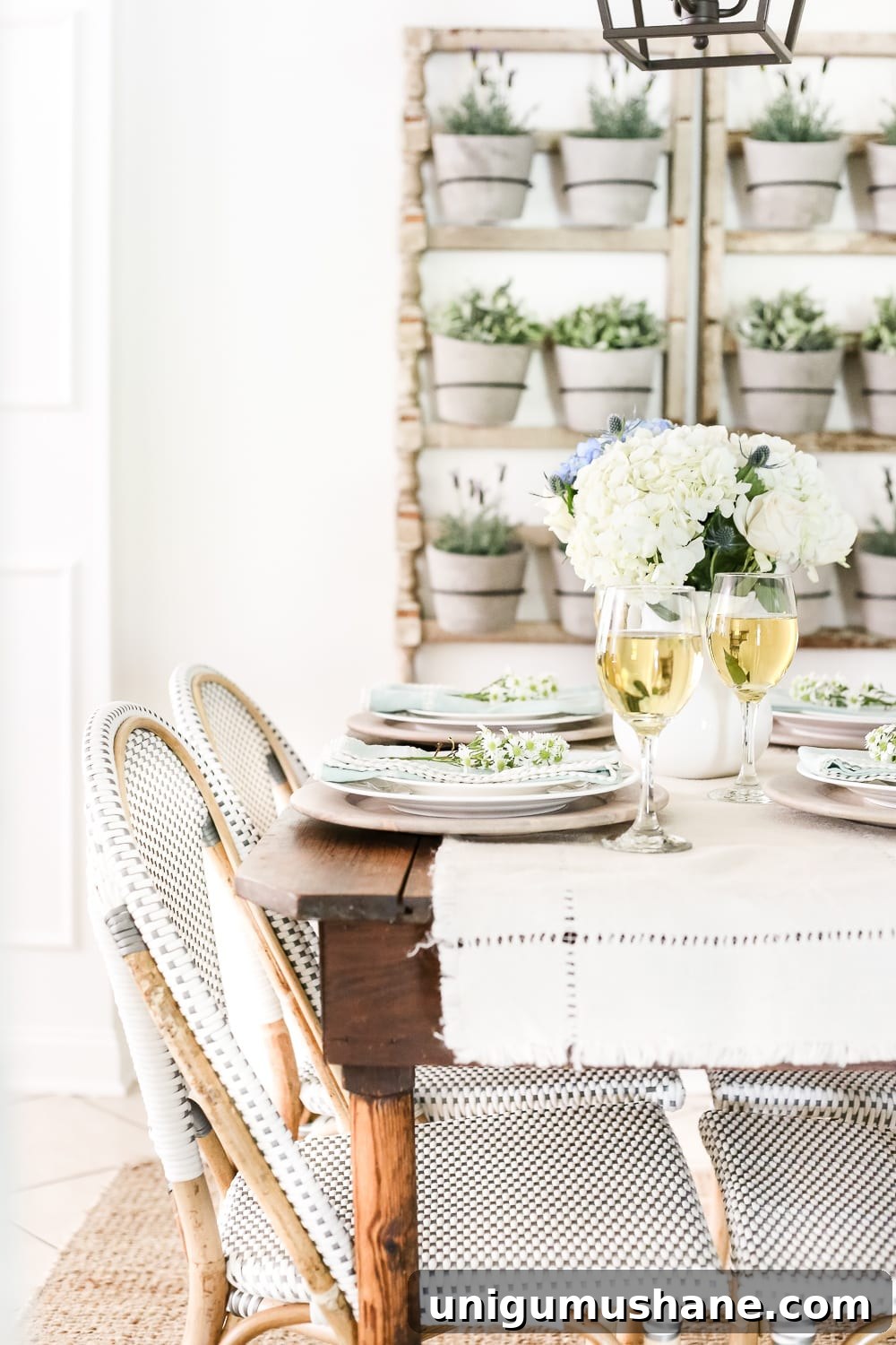 Inside a Modern French Farmhouse: Summer Interior and Decor 5 Modern French Farmhouse Summer Home Tour | blesserhouse.com - A summer home tour with modern French farmhouse style using inexpensive decorating tricks and ways to stretch your dollar to look luxe on a budget, plus 8 more tours of gorgeous homes styled for summer!
