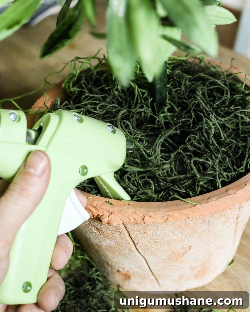How to Make an Olive Topiary Tree for Your Home 8 DIY Olive Topiary Trees | blesserhouse.com - A 10 minute craft tutorial for how to make an olive topiary tree (or any kind of topiary) inexpensively + 11 DIY summer decor ideas.