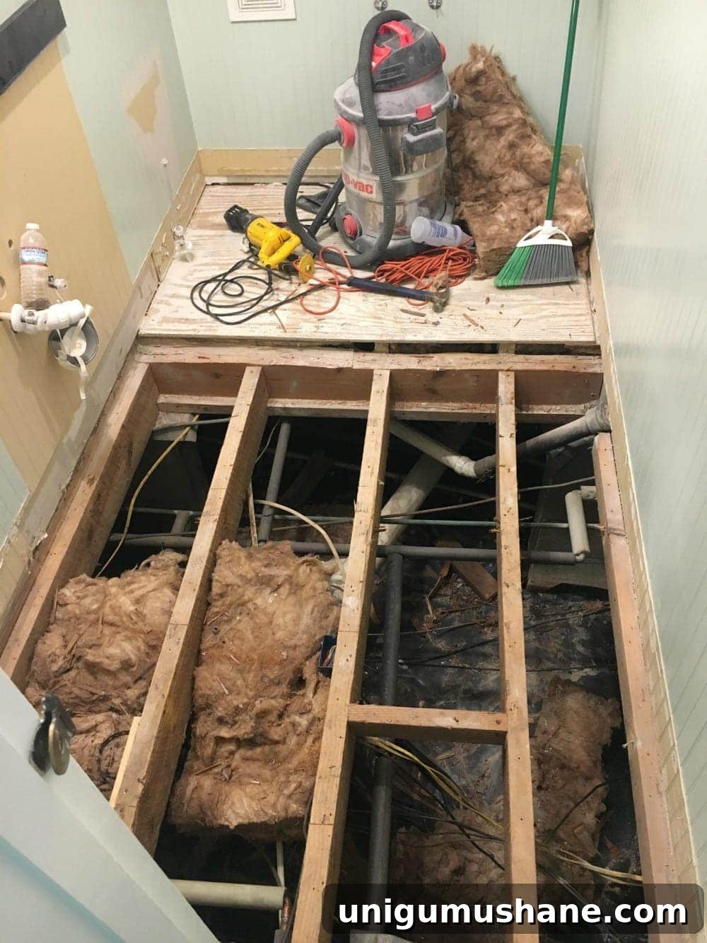 Transform Your Powder Room with Faux Marble Tile Flooring 4 The Best Faux Marble Tile | blesserhouse.com - A dated powder room floor gets a modern classic refresh with faux marble tile & why hiring a contractor is sometimes cheaper than DIY.
