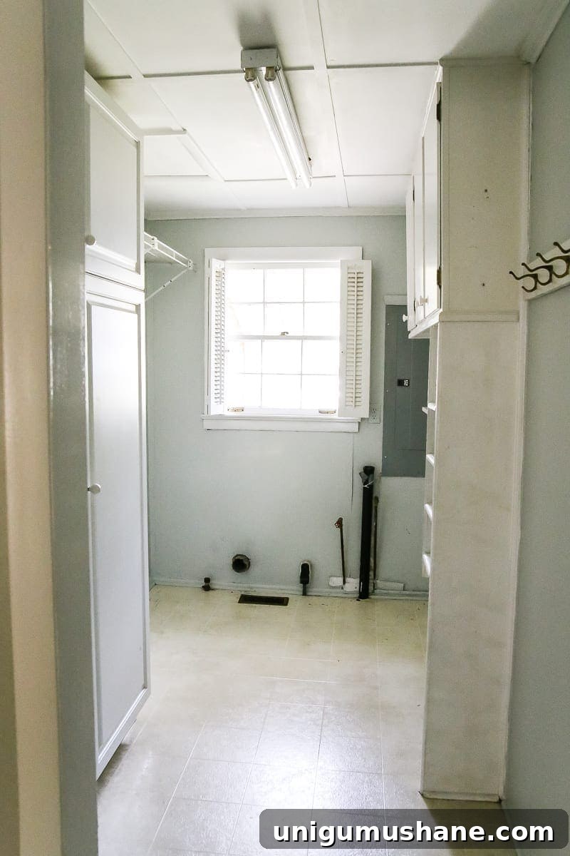 High-Contrast Laundry Room Makeover Before and After 2 High Contrast Laundry Room Makeover | blesserhouse.com - A dingy and dated laundry room gets a high contrast navy and white makeover packed with organizational strategies and budget-conscious DIY projects.