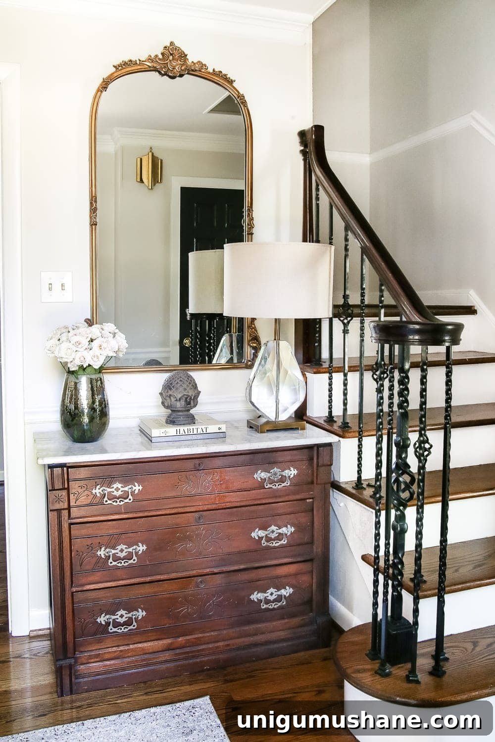 Budget-Friendly Luxury Home Decor That Looks Expensive 2 How to Make Your Home Look Luxurious on a Budget | blesserhouse.com - 8 tips to make your home look luxurious on a budget with ideas for choosing finishes, lighting, art, and small details that only look expensive. foyer entryway