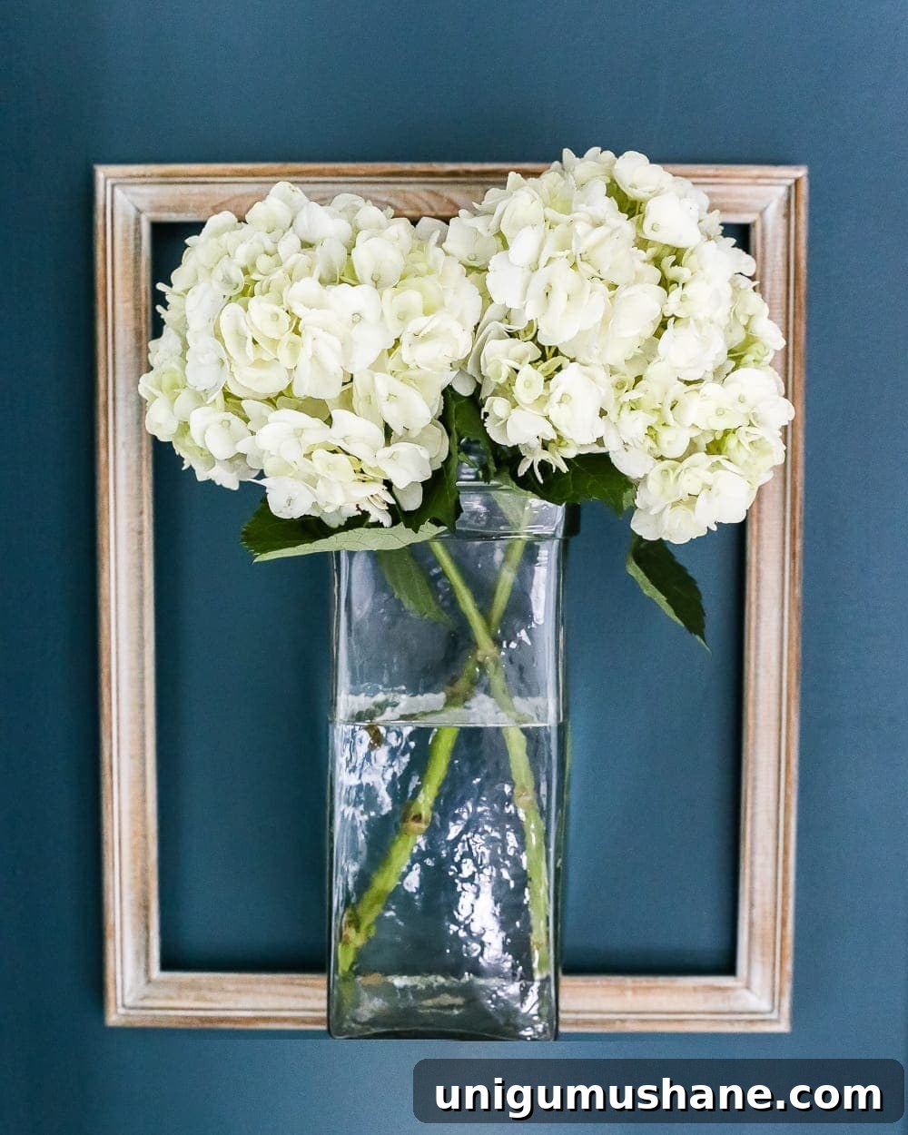 Budget-Friendly Luxury Home Decor That Looks Expensive 11 How to Make Your Home Look Luxurious on a Budget | blesserhouse.com - 8 tips to make your home look luxurious on a budget with ideas for choosing finishes, lighting, art, and small details that only look expensive. bathroom wall decor