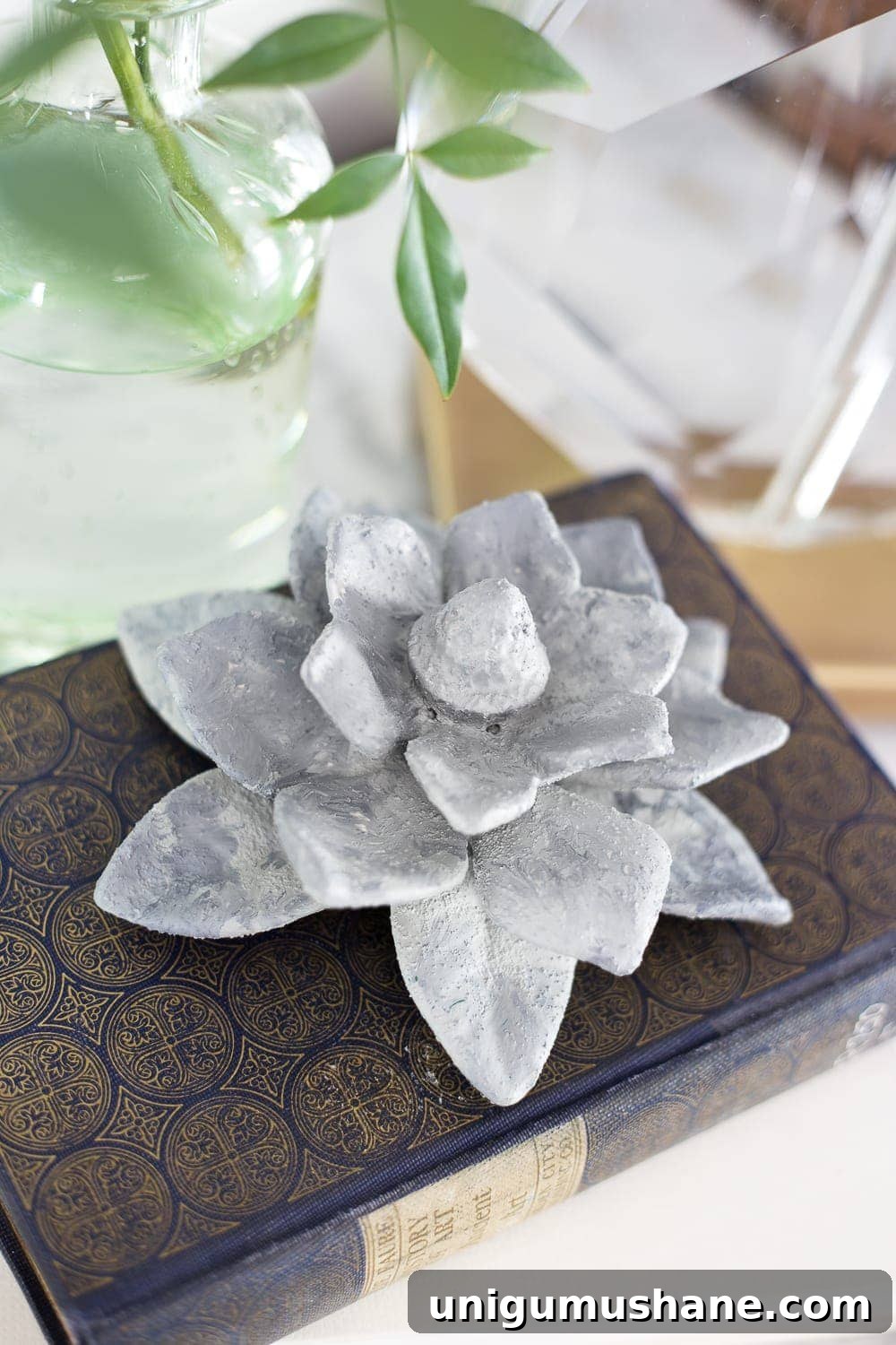 A quick and simple tutorial for how to make anything look like concrete with craft paint. #crafting #painting #thriftydecor 