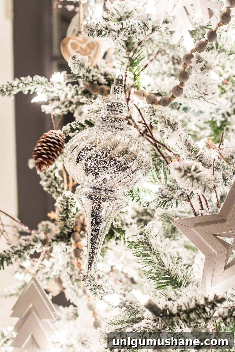 2017 Christmas Night Candlelight Tour: Carols and Lights 10 Close-up of ornaments and candlelight