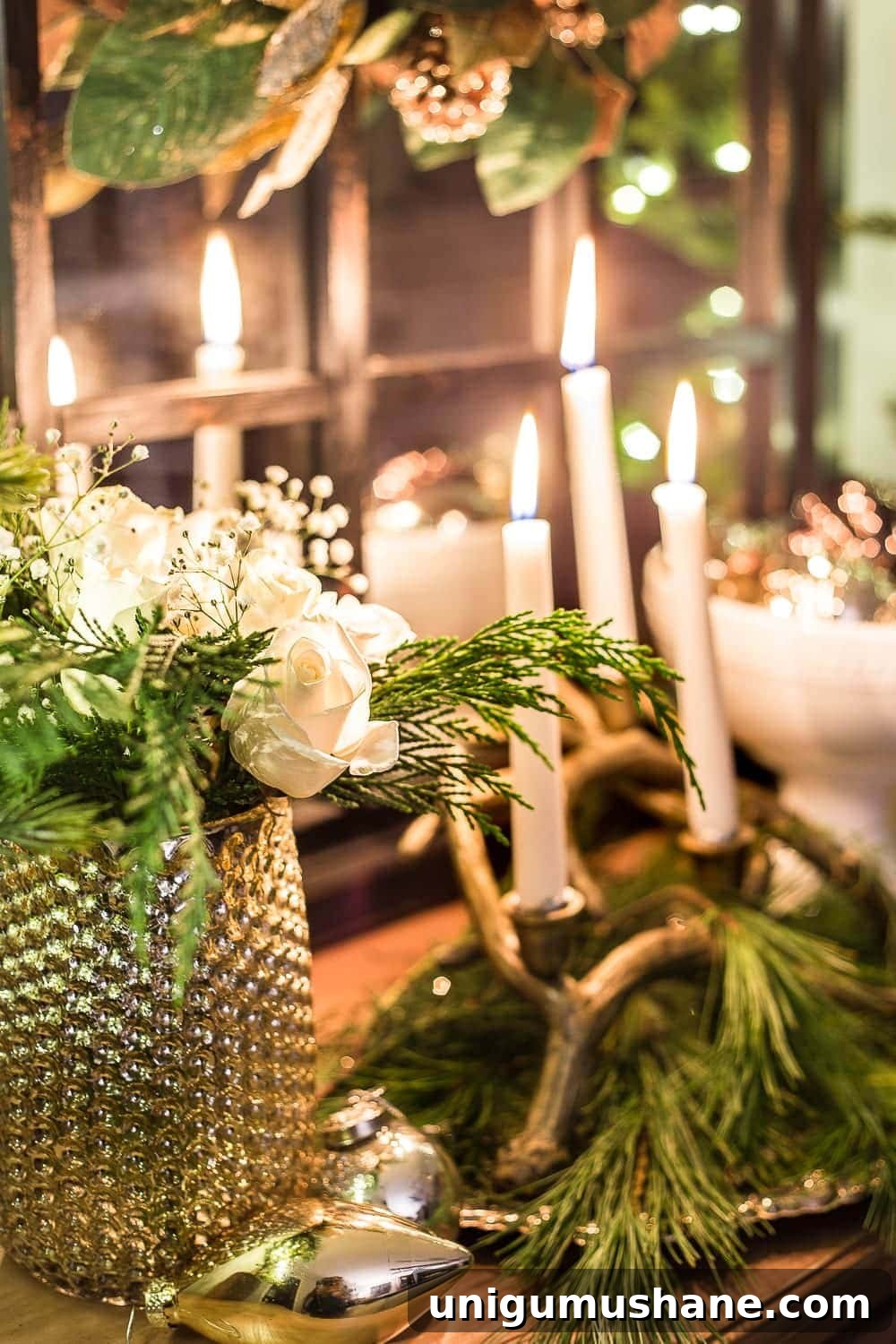 2017 Christmas Night Candlelight Tour: Carols and Lights 13 Subtle holiday accents in the bedroom