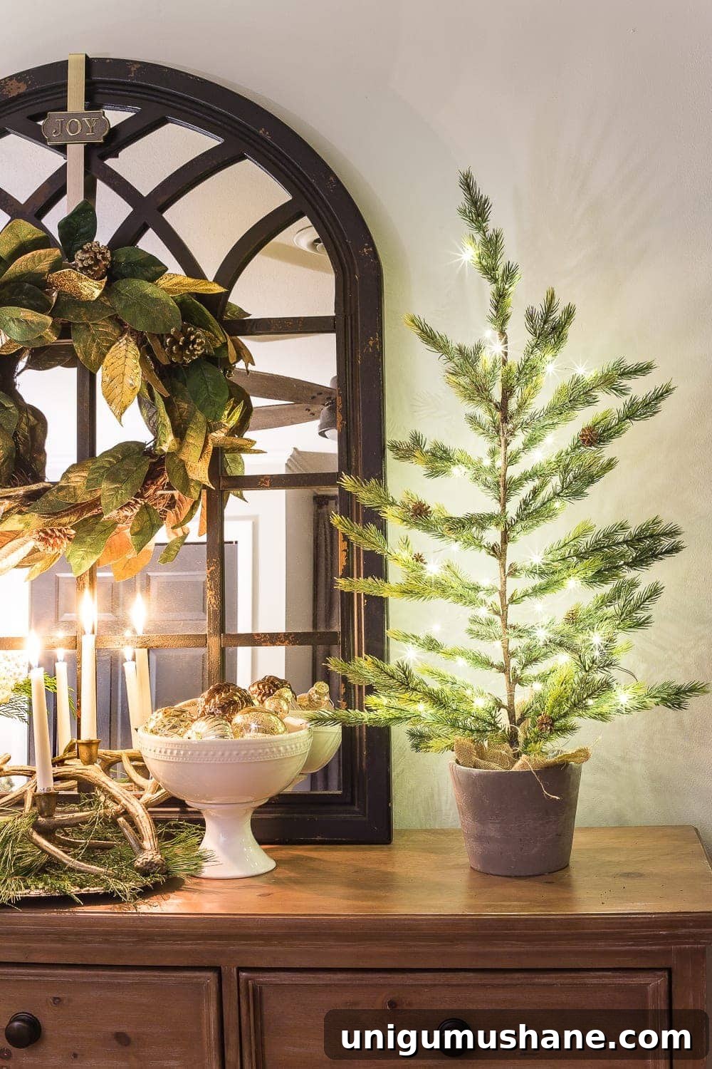 2017 Christmas Night Candlelight Tour: Carols and Lights 14 Soft holiday vignette on a dresser