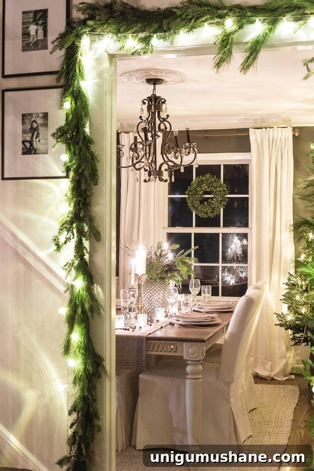 2017 Christmas Night Candlelight Tour: Carols and Lights 4 Warm candlelight in the entryway