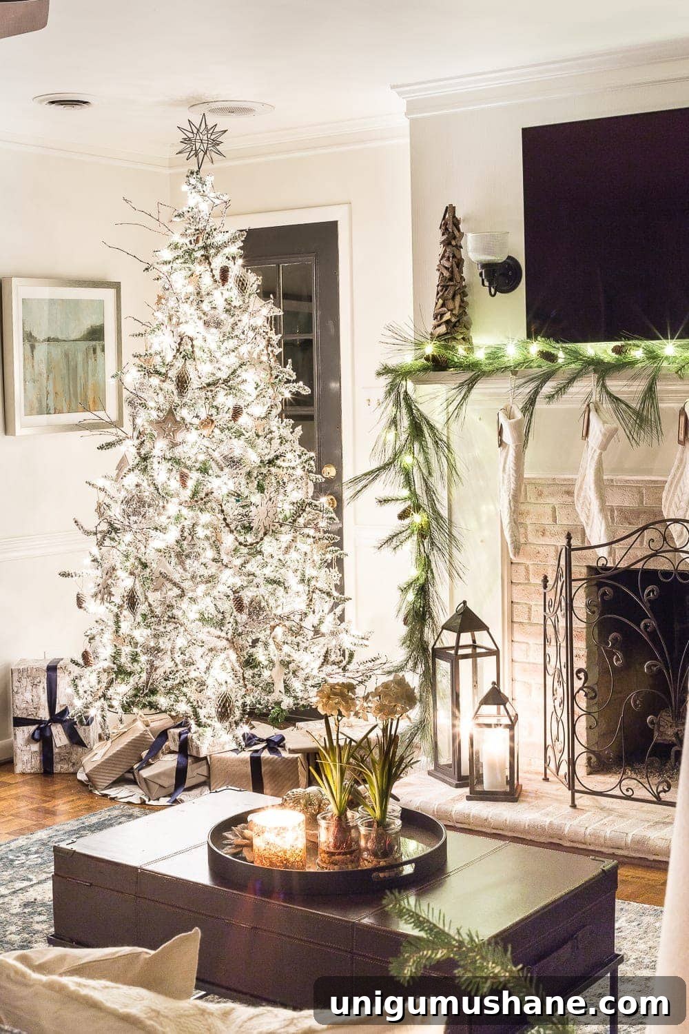 2017 Christmas Night Candlelight Tour: Carols and Lights 7 Living room at night with Christmas tree and candlelight