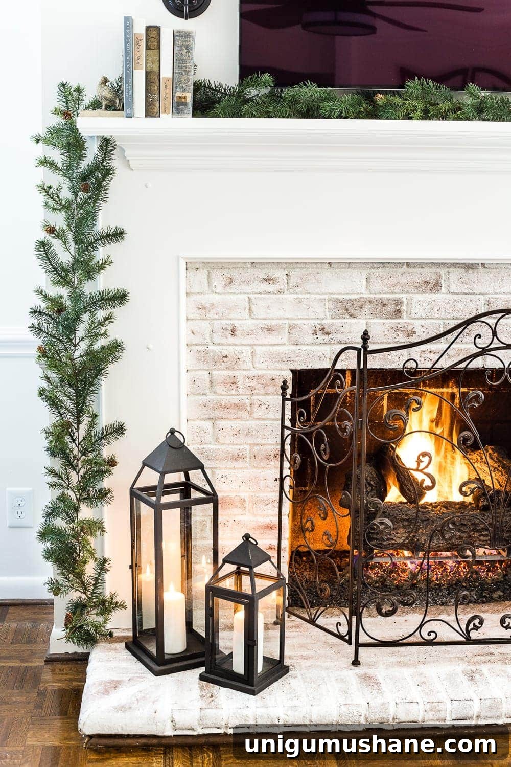 6 Post-Christmas Tips to Make Your Home Cozy 4 Warm candlelight and lanterns for cozy interiors