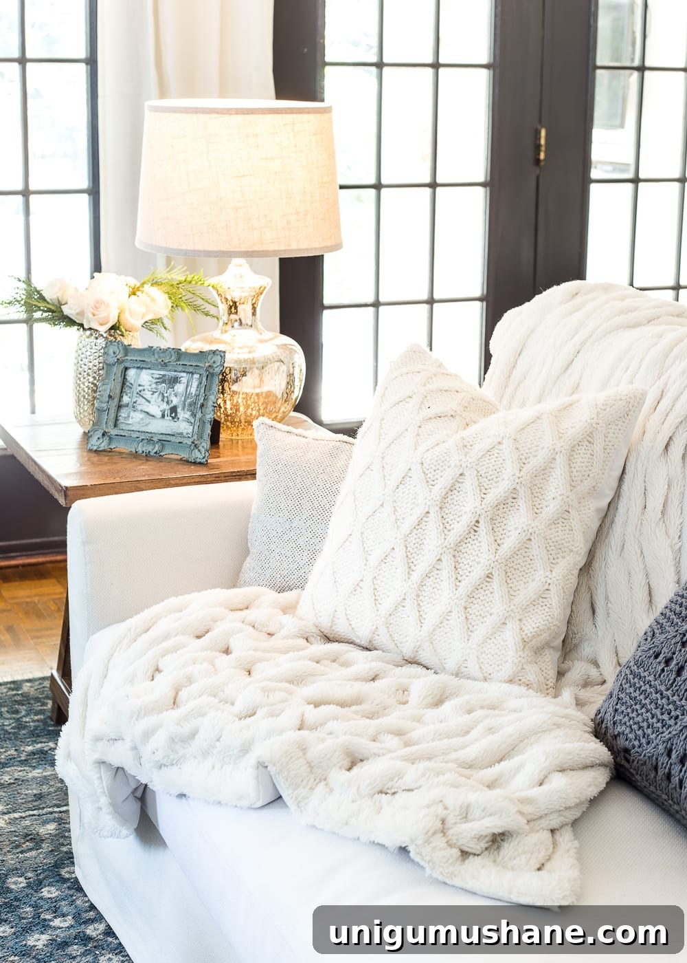 6 Post-Christmas Tips to Make Your Home Cozy 8 Soft lighting from table lamps improves mood in winter