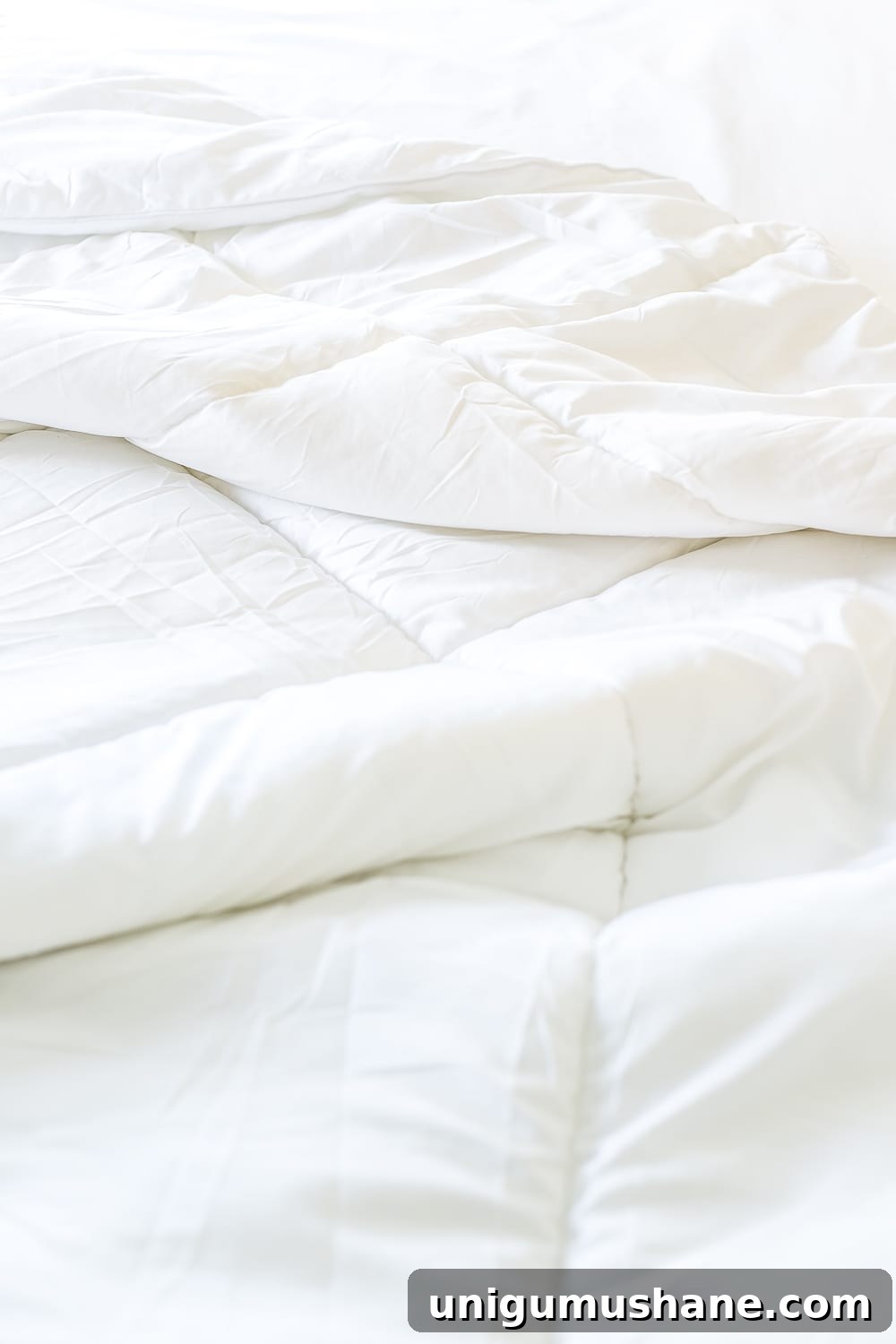 The best resources for luxury feeling bedding for a tight budget under $40.  #bedding #luxurybedding #budgetbedding #bedroomdecor