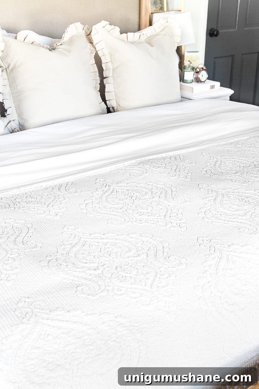 The best resources for luxury feeling bedding for a tight budget under $40.  #bedding #luxurybedding #budgetbedding #bedroomdecor