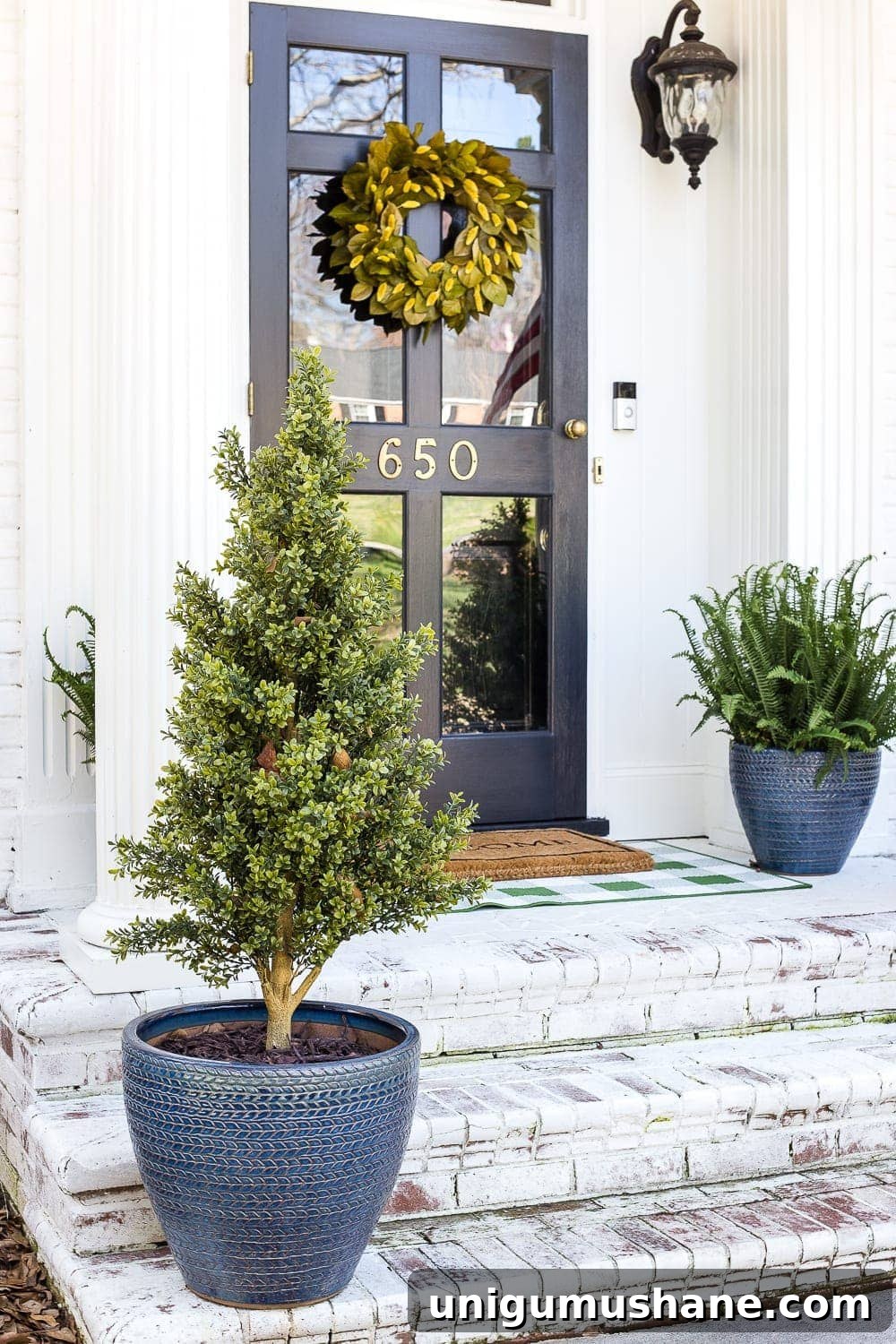 Small Porch Stoop Decor: 4 Stylish Ideas 7 4 easy steps to decorate a small porch stoop for spring to make any home more welcoming for guests. #springporch #smallporch #porchstoop