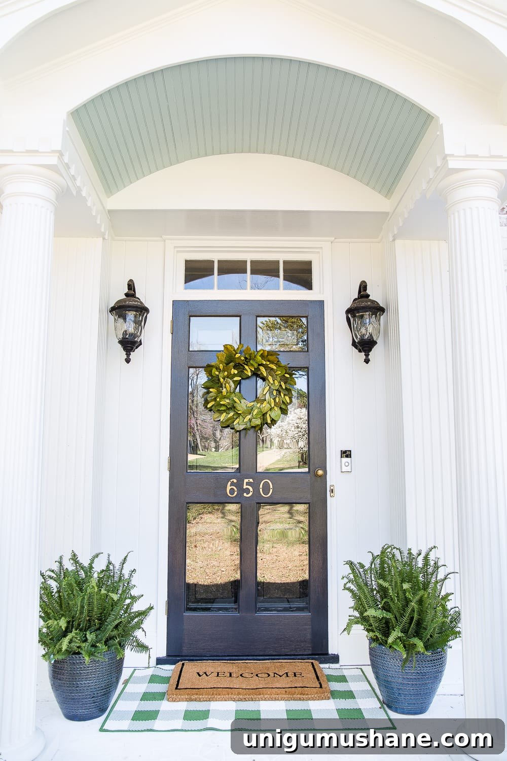 Small Porch Stoop Decor: 4 Stylish Ideas 8 4 easy steps to decorate a small porch stoop for spring to make any home more welcoming for guests. #springporch #smallporch #porchstoop